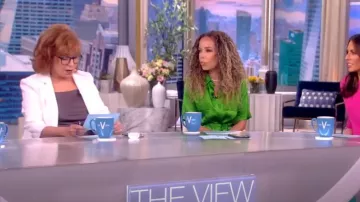 Cinq a Sept Ditsy Rhinestone Khloe Blazer usado por Joy Behar como se ve en The View el 25 de mayo de 2023
