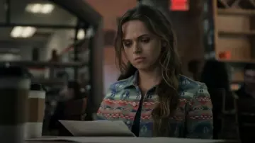 Chaqueta vaquera abstracta de Ralph Lauren usada por Ellen Gallagher (Alyssa Jirrels) como se ve en Atracción fatal (S01E07)