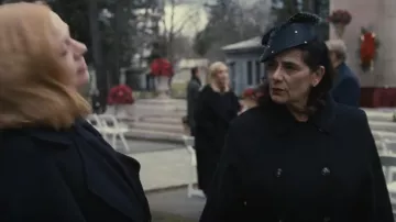Veronica Beard Miller Dick­ey Jack­et worn by Marcia Roy (Hiam Abbass) as seen in Succession (S04E09)