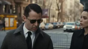 Oliver Peoples Aviator Lunettes de soleil portées par Kendall Roy (Jeremy Strong) comme on le voit dans Succession (S04E09)