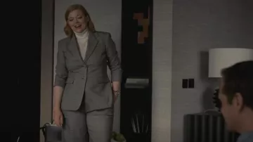 Altuzarra Fenice Hound­stooth Wool Blaz­er worn by Shiv Roy (Sarah Snook) as seen in Succession (S04E10)