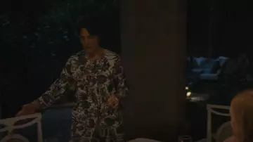 Paul Stuart 3-But­ton Coat worn by Lady Caroline Collingwood (Harriet Walter) as seen in Succession (S04E10)