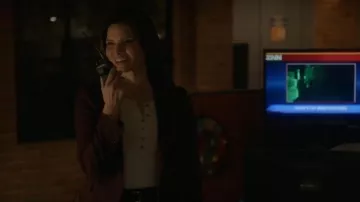 Faherty Legend Rib Gila Henley usada por Jessica Knight (Katrina Law) como se ve en NCIS (S20E22)