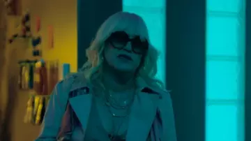 Chloe Black Oversize Octagon Sunglasses usados por Peggy (Patricia Arquette) como se ve en High Desert (S01E04)