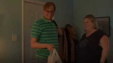 Nike Golf Dri-Fit Polo Short Sleeveed Green Striped Large Shirt usado por Joel (Jeff Hiller) como se ve en Somebody Somewhere (S02E07)