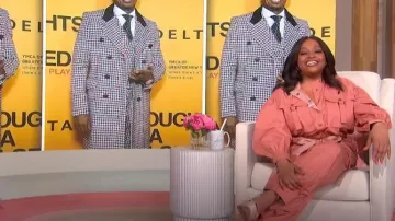 Ulla Johnson Reverie Belted Cotton-Poplin Mono usado por Sherri Shepherd como se ve en Sherri el 17 de mayo de 2023