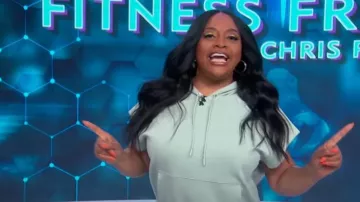 Old Navy Dynamic Fleece Short-Sleeve Pullover Pully Pully Pully Pull Hoodie porté par Sherri Shepherd vu à Sherri le 19 mai 2023