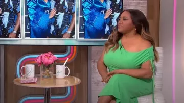 Halston Lenia Ruched Jersey Vestido usado por Sherri Shepherd como se ve en Sherri el 24 de mayo de 2023