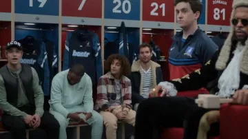 Zara Plaid Gingham Zip Up Bomber Checked Jacket porté par Jeremy (Bronson Webb) comme vu dans Ted Lasso (S03E12)