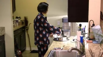 Lala Original Manches Longues Plisse Set en Tigresse porté par Katie Maloney comme vu dans Vanderpump Rules (S10E15)