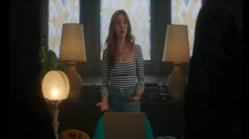 Levi’s Ribcage Flare Jeans porté par Nancy Drew Kennedy McMann vu dans Nancy Drew (S04E01)