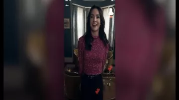 Chemisier floral Rag & Bone Kayden porté par Bess Marvin (Maddison Jaizani) vu dans Nancy Drew (S04E01)