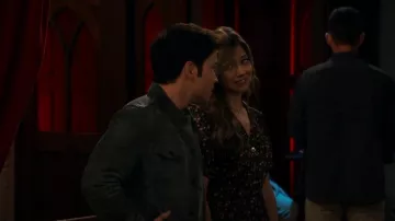 Sandro Grenadine Floral Playsuit porté par Pearl (Mia Serafino) vu dans iCarly (S03E02)
