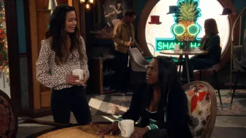 Alice + Olivia Maude Bralette de punto usada por Harper (Laci Mosley) como se ve en iCarly (S03E02)