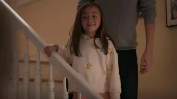 Old Navy Kids Sunflower Cropped Hoodie porté par Eden comme on le voit dans Manifest (S04E11)