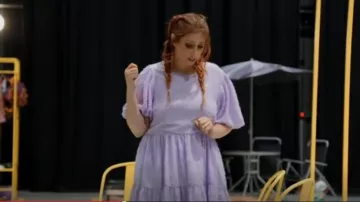 Robe Vila Mini Smock avec manches bouffantes courtes en lilas portée par Stacey Solomon comme on le voit dans Sort Your Life Out With Stacey Solomon (S02E01)