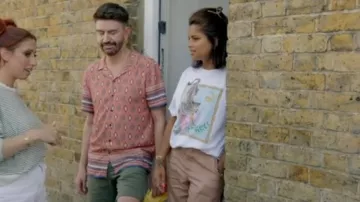 Hayley Menzies T-shirt à manches courtes enchanté léopard porté par Dilly Carter comme on le voit dans Sortez votre vie avec Stacey Solomon (S02E01)