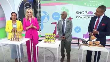 Combinaison en denim à col en V Universal Thread portée par Sheinelle Jones comme on le voit dans Today on June 1, 2023