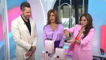 Cinq a Sept Khloe Boucle Blazer en limonada rosa usada por Ami Desai como se ve en Today with Hoda & Jenna el 1 de junio de 2023