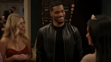 Sandro Smooth Leather Varsity Jacket porté par Santiago Zayas (Rome Flynn) comme on le voit dans With Love (S02E03)