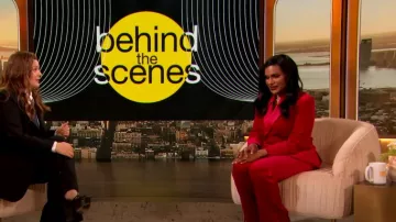 A.L.C. Declan Long Double-Breasted Velvet Blazer porté par Mindy Kaling comme vu dans The Drew Barrymore Show le 10 mai 2023