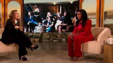 A.L.C. Ford Pants portés par Mindy Kaling comme vu dans The Drew Barrymore Show le 10 mai 2023