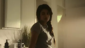 Madewell Triblend Ex Boyfriend Tee worn by Nadia Sinh (Priyanka Chopra) as seen in Citadel (S01E05)