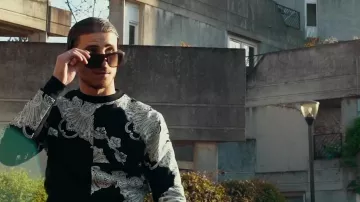 El suéter impreso MCQ usado por D.T.F en su clip 100 Rêves