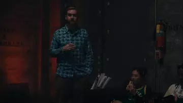 Ralph Lauren Universal Check Shirt porté par Mike (Andrew Santino) vu dans DAVE (S03E05)