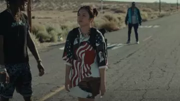 T-shirt Vintage USA des années 80 porté par Emma (Christine Ko) vu dans DAVE (S03E06)