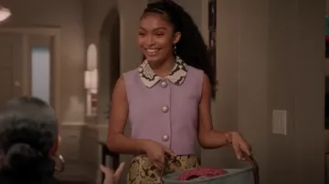 Alessandra Rich Leather Trimmed Boucle Top porté par Zoey Johnson (Yara Shahidi) en noirâtre (S08E01)