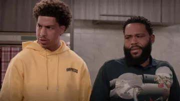 Helmut Lang Impress Your Parents Print Sweat à capuche porté par Andre Johnson, Jr. (Marcus Scribner) vu en noir (S08E05)