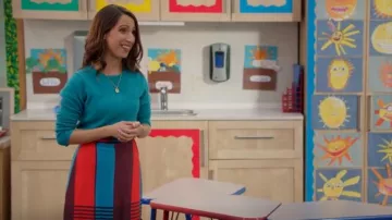 Eva Franco Flounced Jupe Midi portée par Laura (Edi Patterson) comme on le voit en noir-ish (S08E10)