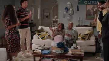 Alice + Olivia Delora Knit Bodycon Robe portée par Olivia Lockhart (Katlyn Nichol) en noir-ish (S08E06)