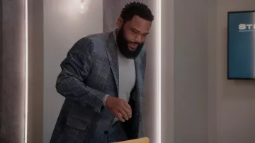 Chaqueta sastre Etro Jacquard Jersey usada por Andre 'Dre' Johnson (Anthony Anderson) vista en negro (S08E02)