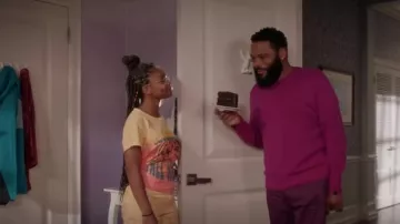 Mother Boxy Goodie Goodie Tee usada por Diane Johnson (Marsai Martin) como se ve en negro (S08E06)