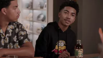 Surtout entendu Rarement vu 8 bits x Minions Skinny 8 Bit Appliqué Sweat à capuche porté par Jack Johnson (Miles Brown) vu en noir-ish (S08E02)