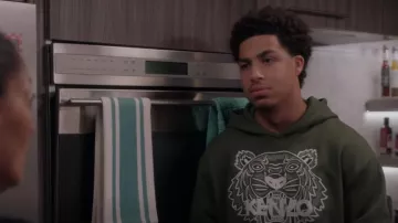 Kenzo Tiger Motif Sweat à capuche brodé porté par Andre Johnson, Jr. (Marcus Scribner) vu en noirâtre (S08E06)