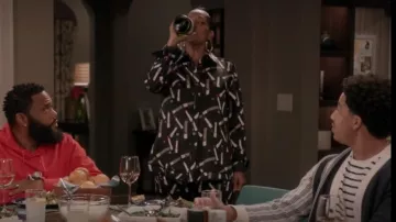 Victoria Beckham Lip­stick-Print Straight-Leg Trousers worn by Rainbow Johnson (Tracee Ellis Ross) as seen in black-ish (S08E11)