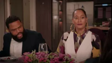 Akris Punto Houndstooth Check Tie Neck Silk Blouse worn by Rainbow Johnson (Tracee Ellis Ross) as seen in black-ish (S08E08)