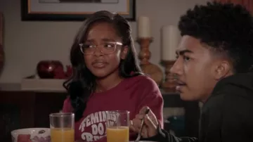 Rebecca Minkoff Jennings Feminists Do It Better Sweat-shirt porté par Diane Johnson (Marsai Martin) en noir (S08E08)
