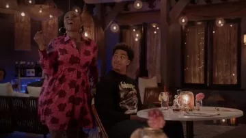 Kate Spade Floral Flare Shirtdress usado por Olivia Lockhart (Katlyn Nichol) visto en negro-ish (S08E04)