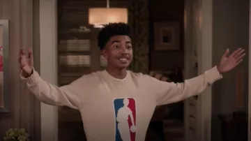 Aviron Blazers x NBA Logo Pull porté par Jack Johnson (Miles Brown) vu en noir-ish (S08E04)