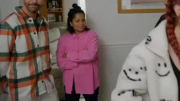 Asos Design Petite chemise cordon surdimensionnée portée par Dilly Carter comme on le voit dans Sort Your Life Out with Stacey Solomon (S02E02)