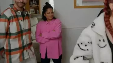 Asos Design Petite chemise cordon surdimensionnée portée par Dilly Carter comme on le voit dans Sort Your Life Out with Stacey Solomon (S02E02)