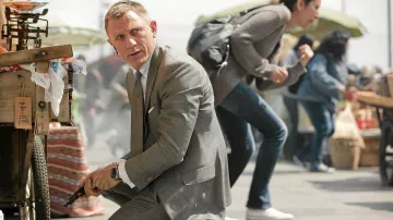 Outfits of Skyfall movie: James Bond (Daniel Craig) wears Elegant Grey Suit with pants and blazer