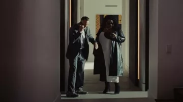 Manteau en faux cuir verni Eloquii porté par Destiny (Da’Vine Joy Randolph) vu dans The Idol (S01E01)