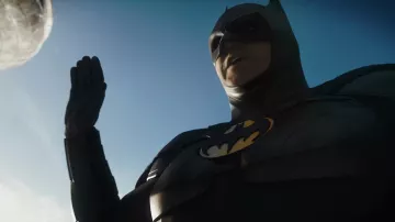 Masque de Batman porté par Bruce Wayne (Michael Keaton) dans The Flash