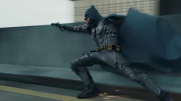 Costume de super-héros Batman porté par Bruce Wayne (Ben Affleck) dans le film The Flash