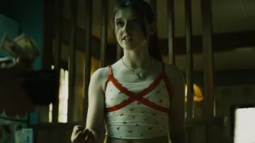 Haut côtelé H&M porté par Molly Green (Neyla Cantu) vu dans Cruel Summer (S02E01)